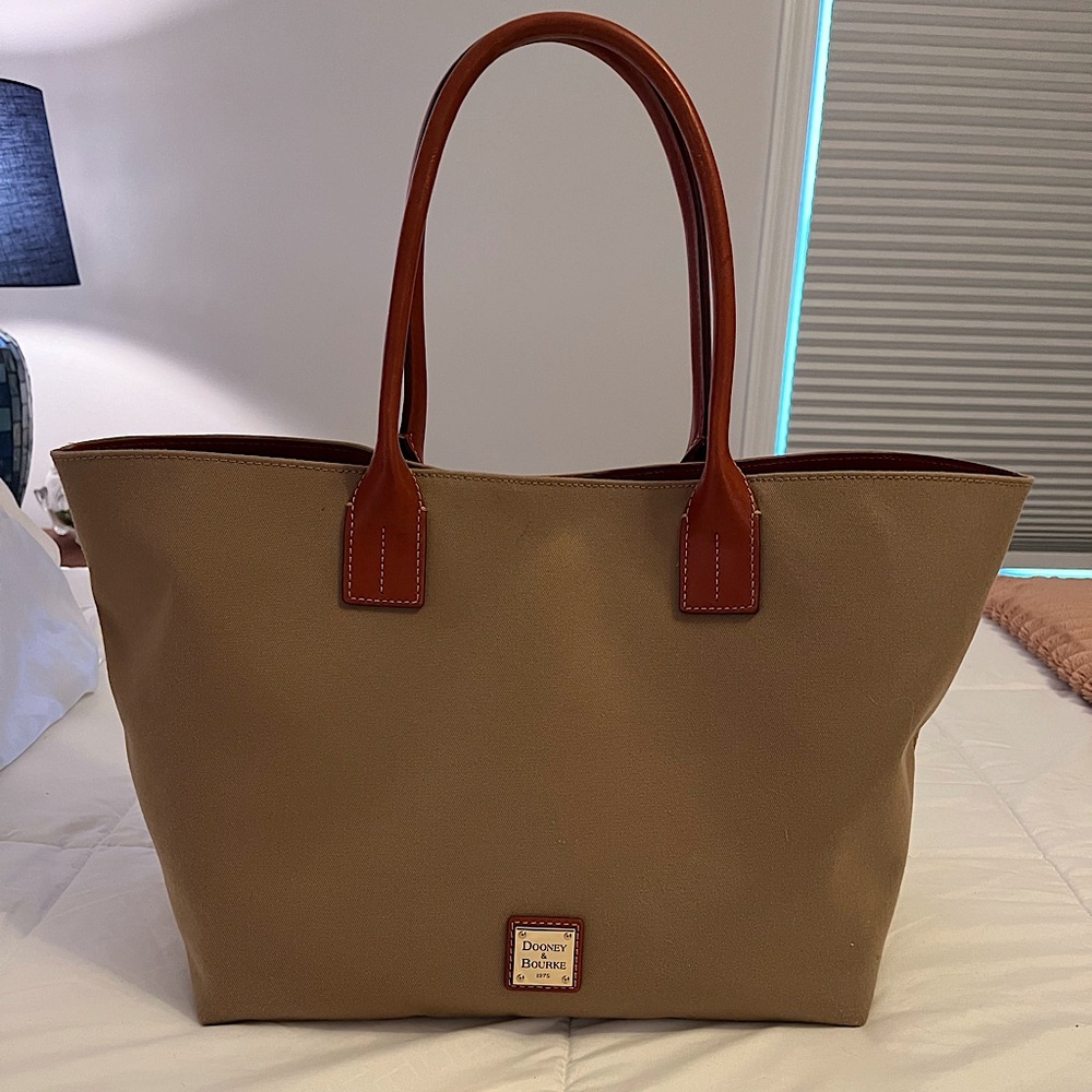 🤎 Dooney & Bourke Canvas Tote